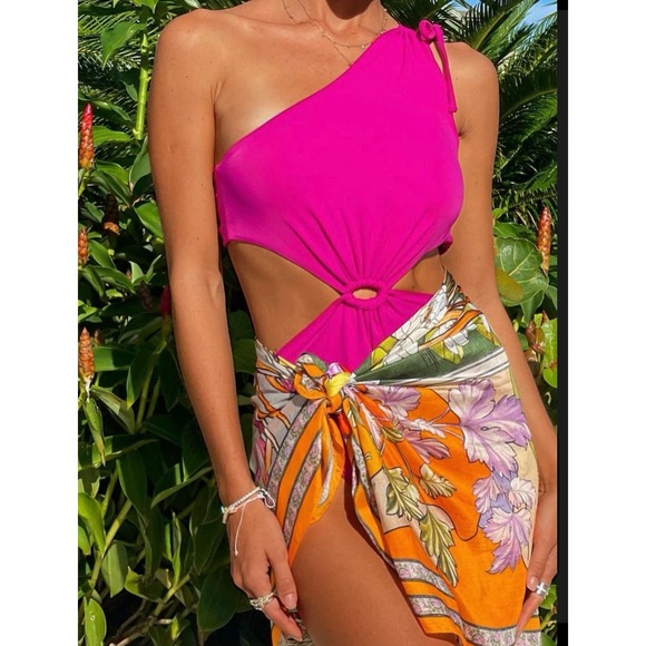 Free People X AGUA BENDITA• SUKI Bloom One-Piece Crimson - Picture 6 of 13